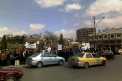 مئات العمال يعتصمون أمام "النواب" للمطالبة بتنحي "المعايطة"