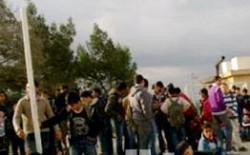 الهاشمي الشمالي: طلاب يرددون ""الشعب يريد إسقاط المدير"