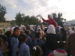 اعتصام يعطل الدراسة في مدرسة الشيخ حسين وسط غياب "التربية"