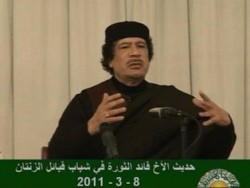 معمر القذافي: المجلس الوطني الانتقالي مجموعة من "الخونة"