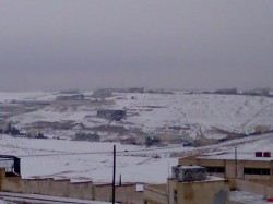 المنخفض الجوي يبدأ اليوم وثلوج على مرتفعات الشمال وعمان الغربية