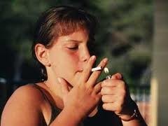 تمرد الأبناء في سن المراهقة يثقل كاهل الآباء