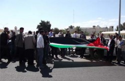 معلمو العقبة يعتصمون احتجاجا على ظروف عملهم