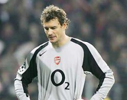 ليمان قد يعود من الاعتزال لحراسة مرمى أرسنال