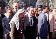 مدير السي اي ايه السابق: مبارك وصف عرفات بالمجنون