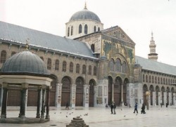 قوات الامن السورية تفرق بالقوة مسيرة في دمشق