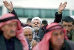 شباب ينسحبون من اعتصام 24 اذار ويلتحقون بمسيرة دعم اصلاحات الملك في حدائق الحسين