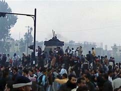 السلطات السورية تتخذ قراراً برفع قانون الطوارئ الساري منذ 1963