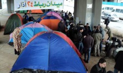 شباب "1 نيسان" يدعون لمسيرة مليونية للاحتفال بتحرير دوار الداخلية