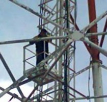 احباط محاولة انتحار شاب من على برج اتصالات في اربد