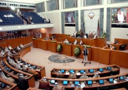 استقالة الحكومة الكويتية تجنبا لاستجواب وزراء من الاسرة الحاكمة