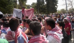 طلبة "الأردنية" يحتشدون للمناداة بالوحدة الوطنية والحفاظ على الوطن