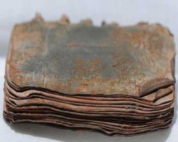 سرقها إسرائيلي..اكتشاف 70 كتابًا معدنيًا في الأردن يثير جدلا في أوروبا