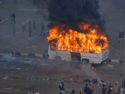 قتيلان و18 جريحاً أثناء تفريق الجيش المصري لتظاهرات في "جمعة التطهير"