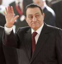 مبارك نقل الى المستشفى