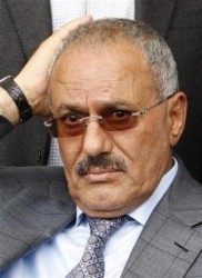 الرئيس اليمنى يعلن تنحيه عن منصبة بعد شهر