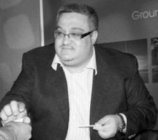 خالد شاهين يتسوق في متاجر هارودز في لندن