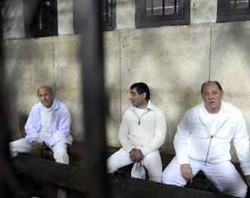 اعوان مبارك محبطون ولا يخرجون من الزنازين إلا نادرا