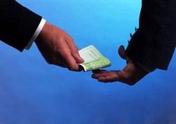 بينو: صحفيون يتقاضون مبالغ من جهات حكومية لمساندتها