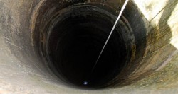 ضبط حفارتي آبار مخالفتين في مزارع تعود لرئيس وزراء أسبق