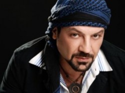 إصابة الفنان الأردني عامر الخفش بالشلل