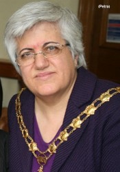 الأردنية كريمة حمارنة تفوز برئاسة بلدية في بريطانيا