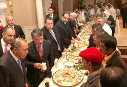 الملك يكرم عددا من عمال الوطن العاملين في مجال النظافة