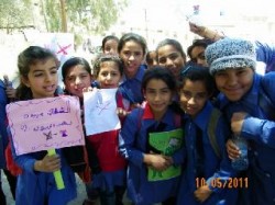 الرصيفة : مظاهرة لطالبات الابتدائي للمطالبة بتغيير المريول المدرسي