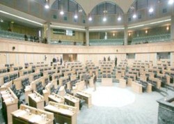 سبعة نواب يلوحون باستقالات جماعية من المجلس