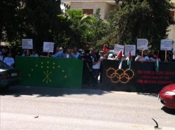 المئات من "الشراكسة" ينفذون "وقفة صمت" امام السفارة الروسية في عمان