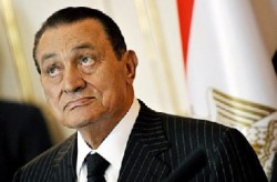 مبارك يهدد بقلب الطاولة إذا تم ترحيله للسجن