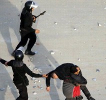 مصر : حكم بإعدام شرطي قتل 20 متظاهرا
