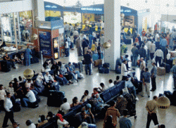 اردنيون عالقون في مطار صنعاء يطالبون الحكومة التدخل