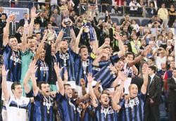 الاسد الكاميروني يهدي انتر ميلان اللقب