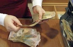 أمناء عامين ومحافظين وسفراء سابقين يحتجون على تدنى رواتبهم التقاعدية