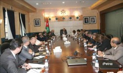 البخيت : سيتم تخفيض رواتب نحو 5 الاف موظف في المؤسسات المستقلة ..