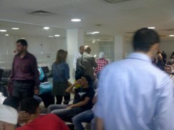 أردنيون عالقون في ماركا بعد تأخر طائرة الصقر الملكي