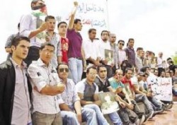 لليوم الثاني .. الطلبة الدارسون في اليمن ينفذون اعتصاما امام رئاسة الوزراء