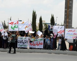 أهالي معتقلي معان يتوعدون بالتصعيد واغلاق الشوارع