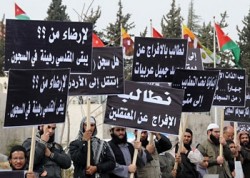 أهالي التيار السلفي يعتصمون أمام مجلس النواب