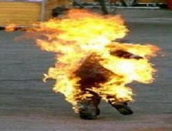 مواطن يحرق نفسه احتجاجاً على تقييد صلاحيات مدير في بلدية المفرق