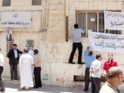 الكرك: اعتصام موظفي الأوقاف يتحول لإضراب مفتوح