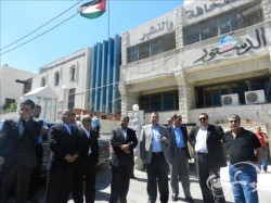 صحفيو "الدستور" يعتصمون لتحسين ظروفهم المعيشية ويلوّحون بإضراب