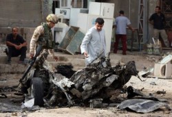 انفجاران يوديان بحياة العشرات في العراق