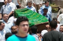 اربد:اخراج رجل من"قبره"بعد تحريكه يده