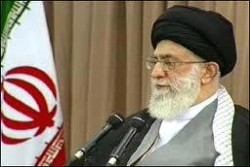 خامنئي: الخليج وبحر عمان منطقة حرة و مستقلة بفضل الحضور الايراني