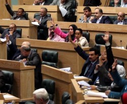 أمين عمان يبقى معيناً ومطالبات نيابية بإقالة عيسى أيوب