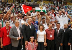 منتخبنا لكرة السلة يتوج بلقب بطولة الملك عبدالله الثاني - صور