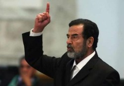 مشادة كلامية بين صدام حسين وقاضيه تبث لأول مرة- فيديو