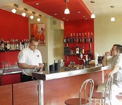 الحكومة تنتهك حرمة الشهر الفضيل وتسمح بتقديم الخمور